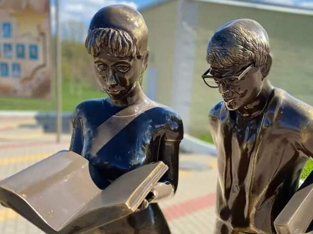 Страшные и смешные: 7 неудачных памятников героям советских фильмов