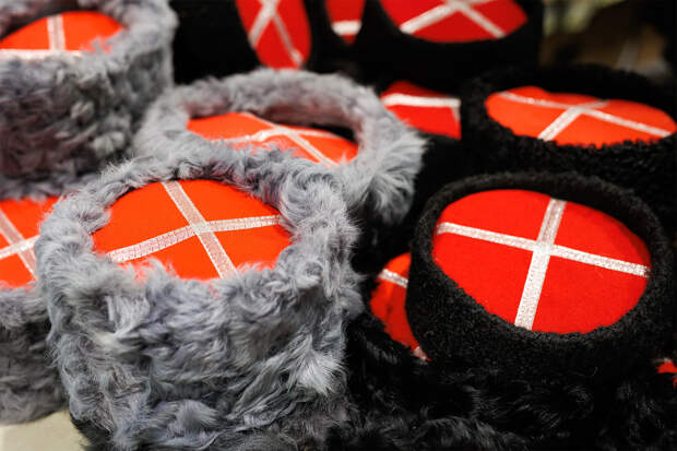 Россияне ринулись за шубами и шапками-кубанками