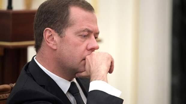 Крах карьеры: Известный экономист назвал еще одного кандидата на место Медведева