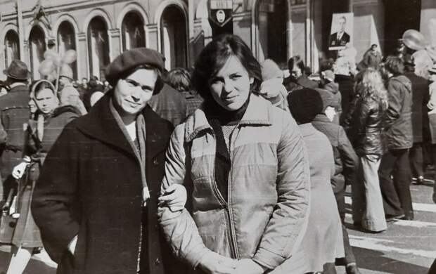 Кричали "ура!", а потом ехали сажать картошку