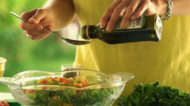 Любая трапеза становится еще вкусней, если к ней в придачу идет парочка особых дополнений. /Фото: wikihow.com