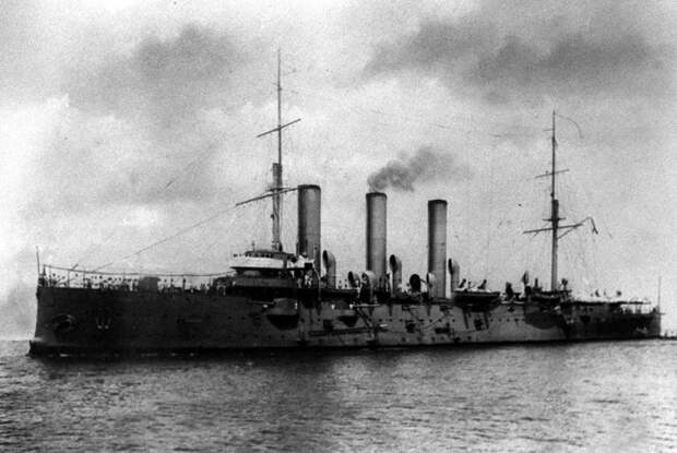 Крейсер "Аврора", 1912 год. В октябре 1917 года с этого крейсера революционные матросы стреляли по Зимнему Дворцу