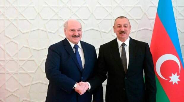 Лукашенко предложил Алиеву помощь  с “возвращенными территориями”