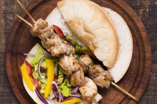 Врач Сухорукова советует брать для шашлыка мясо кролика вместо свинины