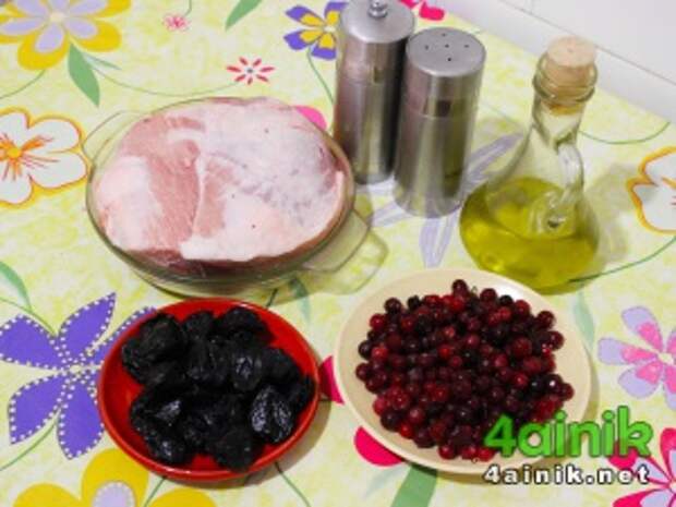 Ингредиенты Свинина, тушеная с черносливом и клюквой
