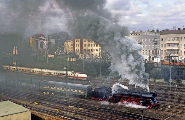 Поезд Берлин–Саратов отправился со станции Берлин–Лихтенберг в Берлине, 2 апреля 1994 года, ФРГ было, история, фото