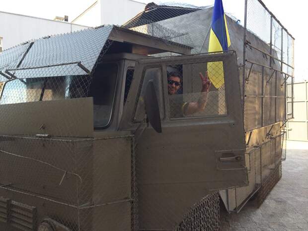Забронированный украинцами из МВД КАМАЗ