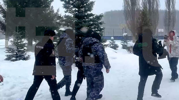 Появились кадры задержания стрелявшего в уфимской школе девятиклассника