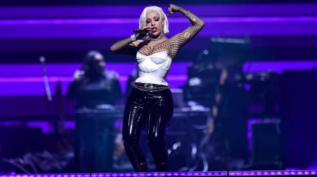 Doja Cat Begs Elon Musk For Help After Getting Stuck With Dumb Name On Twitter