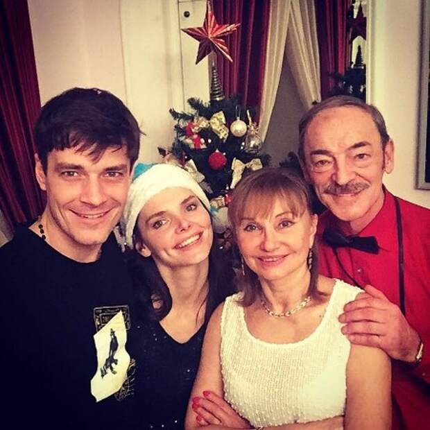 Михаил Боярский с семьей
