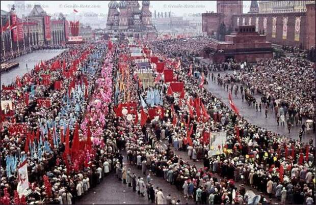 10 исторических фото первомайских демонстраций