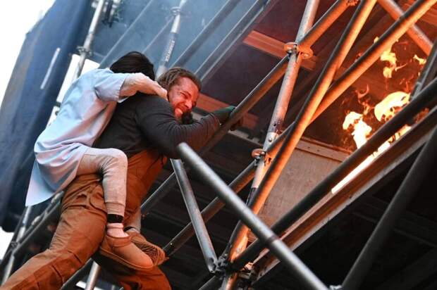 Bode hanging from scaffolding - Fire Country