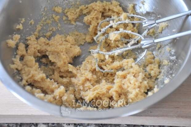 Взбить масло с сахаром