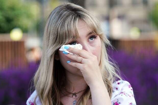 Врач Бессмертный: аллергикам стоит готовиться к сезону цветения в апреле