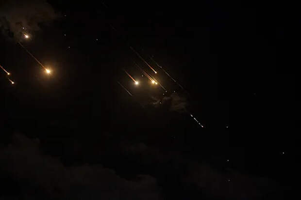 Reuters: в отдельных районах Тегерана слышны звуки работы ПВО