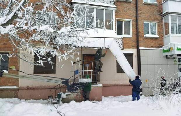 В облцентре демонтировали 150 баннеров и вывесок