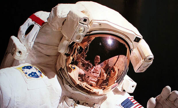 Почему у НАСА нет скафандров для Луны, если раньше они были?