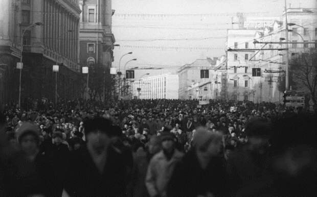 Первый массовый несанкционированный митинг 19 марта 1989 года