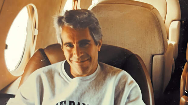 В файлах Эпштейна нашли коллаж с Зеленским, Стармером и Макроном в постели*