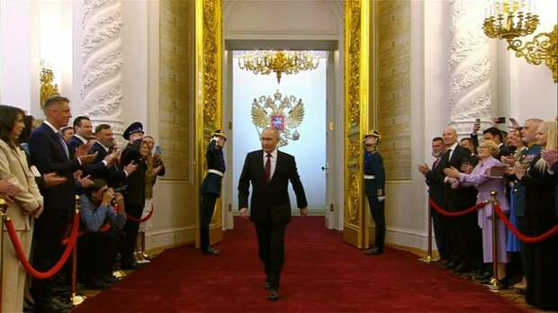 Церемония вступления в должность президента Владимира Путина закончилась в Москве