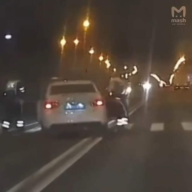 Машина ДПС сбила мать с ребенком в российском городе и попала на видео