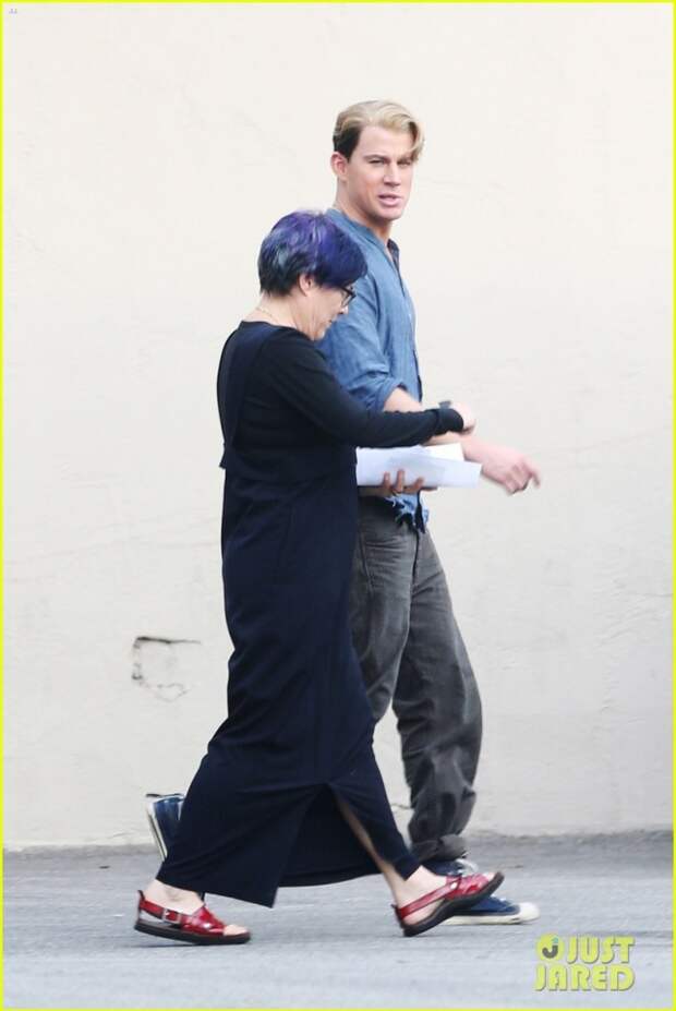 channing-tatum-blond-hair-on-hail-caesar-set-01
