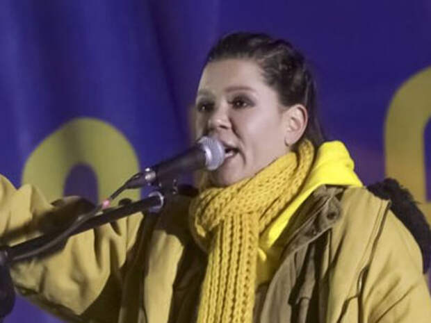 Словесные перепалки вокруг Майдана - Певица Руслана: "Депутат Ирина Фарион - курица, несвежая и посинелая"