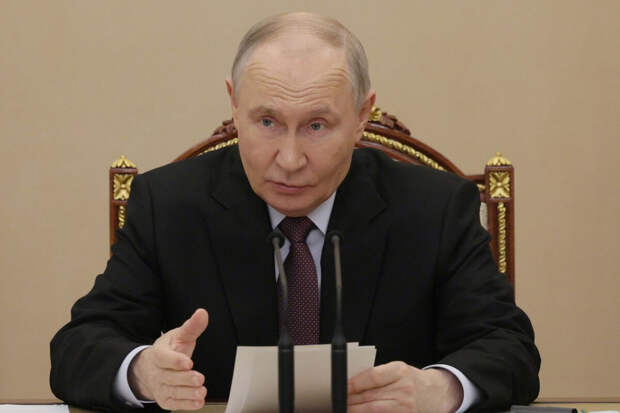 Путин дал шутливый совет чемпиону мира по боксу Шумкову