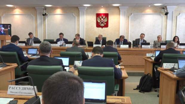 Совфед одобрил закон, позволяющий признать физлица иноагентами в России Совфед одобрил закон, позволяющий признать физлица иноагентами в России