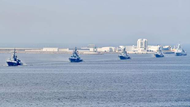 Корабли Военно-Морского флота РФ на главном военно-морском параде, посвященном Дню ВМФ, в Кронштадте Корабли Военно-Морского флота РФ на главном военно-морском параде, посвященном Дню ВМФ, в Кронштадте
