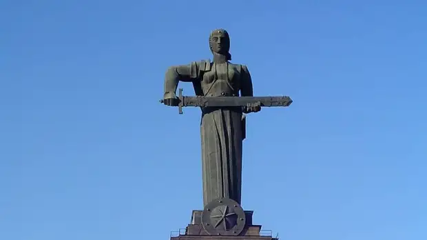 На митинге в Армении заявили, что народ не собирается сдавать свою родину