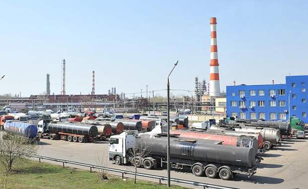 Или Россия защитит свои НПЗ от бандитских налетов, или дело дойдет до импорта бензина по мировым ценам