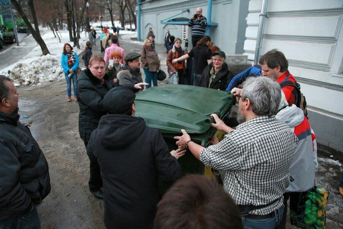 Студенты преподнесли Макаревичу необычный подарок Студенты преподнесли Макаревичу необычный подарок