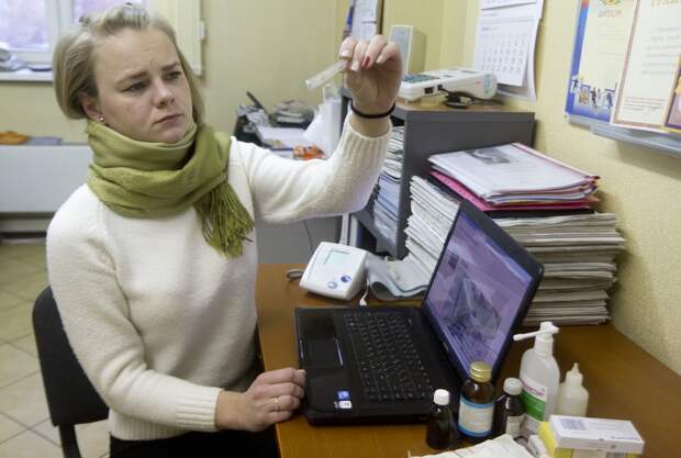 Опрос: Около 48% россиян приходилось выходить на работу несмотря на болезнь