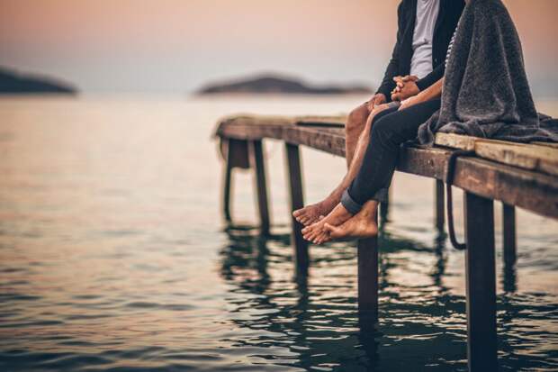 debunking-12-myths-about-relationships_hi