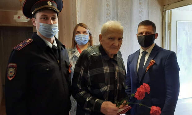В Тверской области полицейские поздравили ветеранов