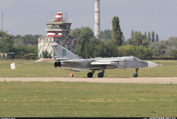 Su-24 N83-001
