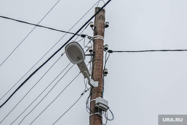 Курганцы пожаловались в мэрию на падающие столбы