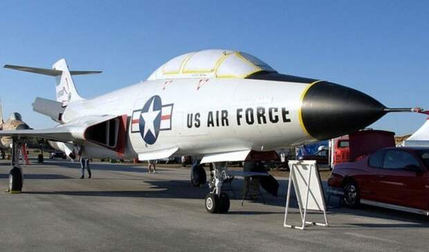 Самолет F-101 VooDoo.