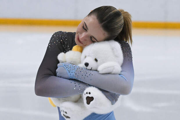 Фигуристка Камила Валиева отмечает 20-летие