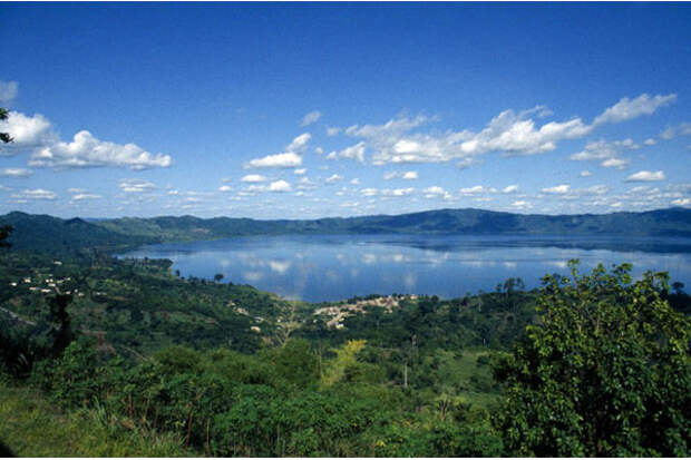 The Lake Bosumtwi impact crater (область Ашанти, Гана)