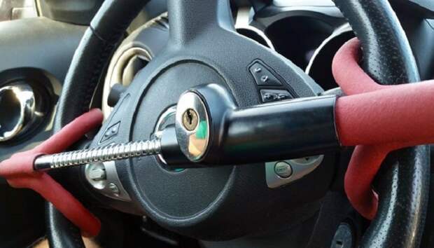 Замок рулевого колеса/ Фото: 20-carbibles.com Замок рулевого колеса/ Фото: 20-carbibles.com