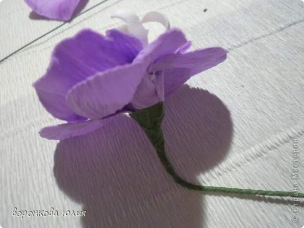 здравствуйте дорогие мастерицы.вот решила с вами поделиться тем , как я делаю цветок орхидеи. фото 21