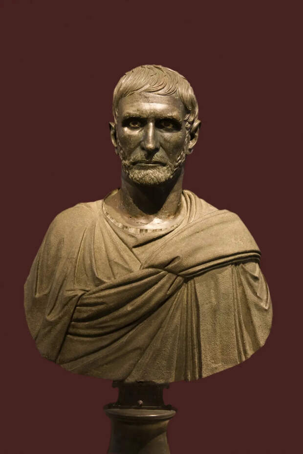 ПО СТОПАМ СПАРТАКА. КУРИОН, ЛУЦИЙ БЕСТИНА