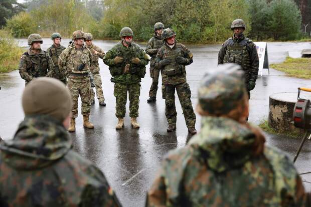 Песков назвал учения Франции и Польши проявлением военного строительства ЕС