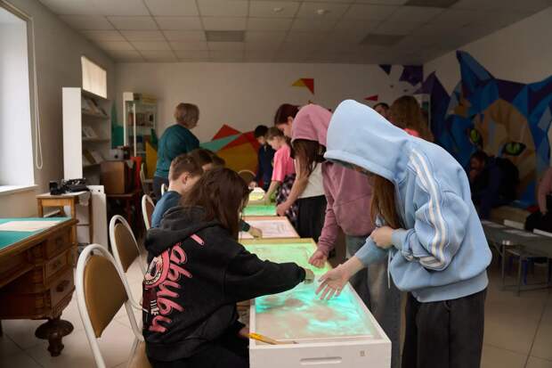 Дети участников СВО посетили экскурсии в областной детской библиотеке