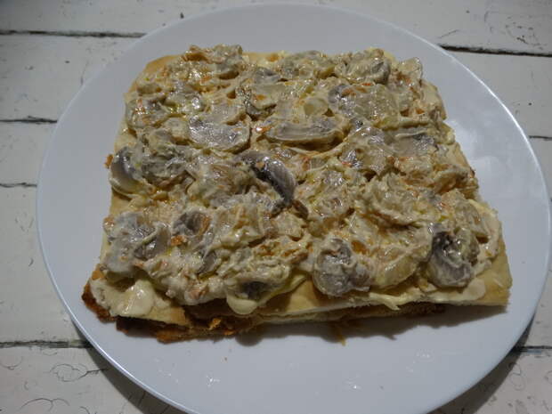 Муж не любитель сладких пирогов и про мой «Наполеон на пиве и с мясом» говорит: «Совершенство в каждом кусочке»