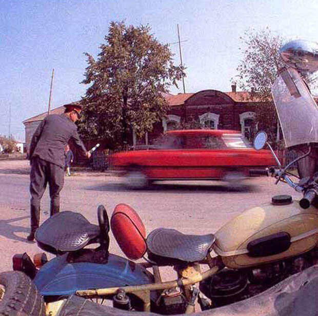 В 1998-м году, указом Президента РФ ГАИ была переименована в Государственную инспекцию безопасности дорожного движения (ГИБДД). гаи. гибдд, ретро фото
