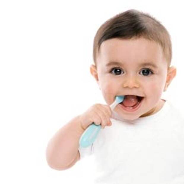 Как правильно чистить зубы малышу