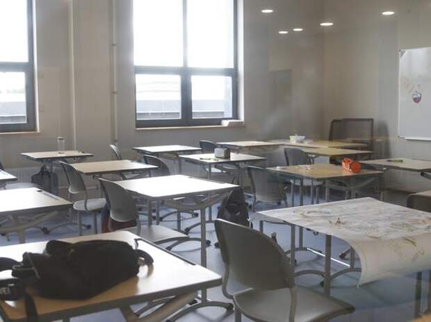 Директор школы в Ленобласти оштрафован на 20 тысяч за прием на работу чиновника